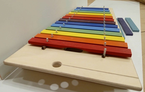 Sinkopa SSM1-С Металлофон сопрано 13+3 нот, С2-A3, на резонаторе, цветные пластины