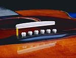 Фото:LR Baggs LB6X Пьезодатчик звукоснимателя для акустической гитары, встроенный в бридж, широкий
