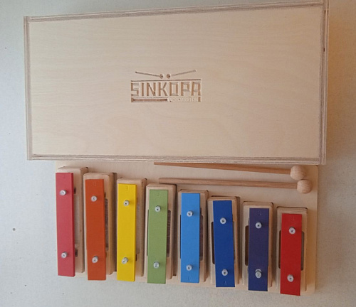 Sinkopa SGBS81-C Металлофон разборный (глокеншпиль) сопрано 8 нот, 2 палочки, цветной, кейс