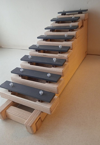 Sinkopa SGBS9 Металлофон разборный (глокеншпиль) сопрано 8 нот, с подставкой-"лесенкой"